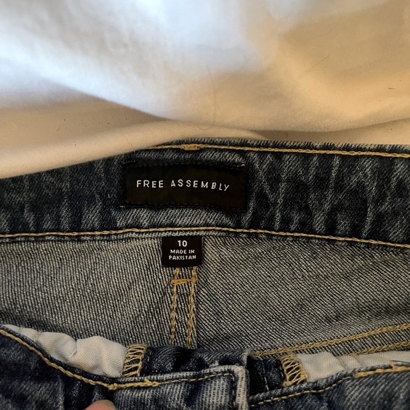 Women’s jean shorts - Picture 3 of 9